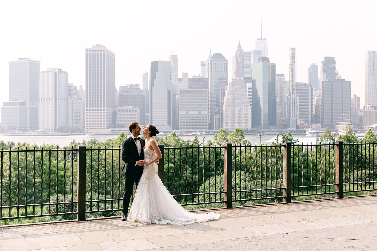 Wedding couple on Brooklyn Promenade